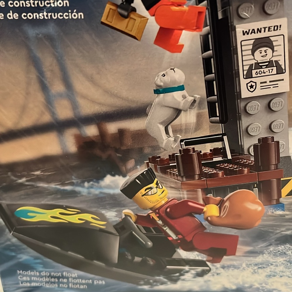 LEGO City Police Speedboat and Crooks' Hideout (60417) - Picture 8 of 8